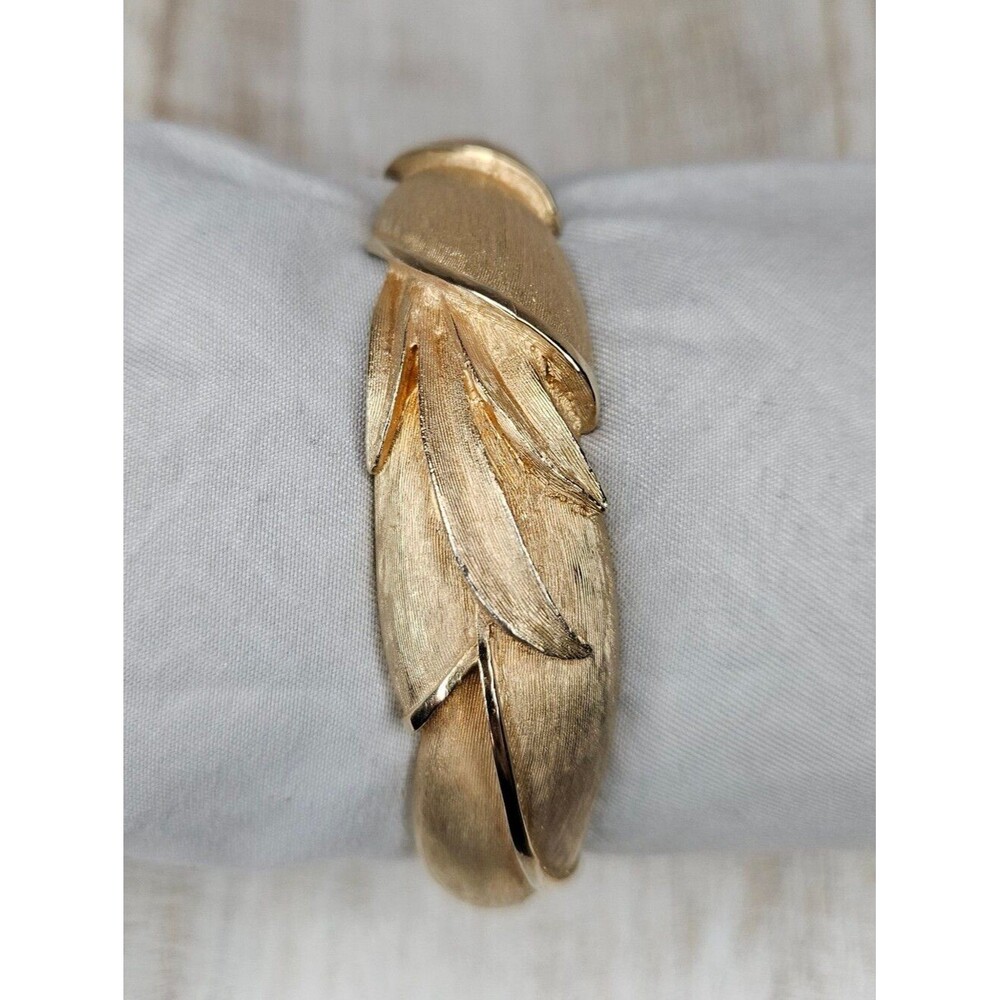Vtg 1960s Judy Lee Signed Gold Tone Leaf Feather Clamper Bangle Bracelet EUC